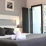 호텔 시체스 3*